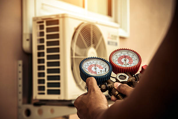 Professional Hvac technician working in Elburn, IL